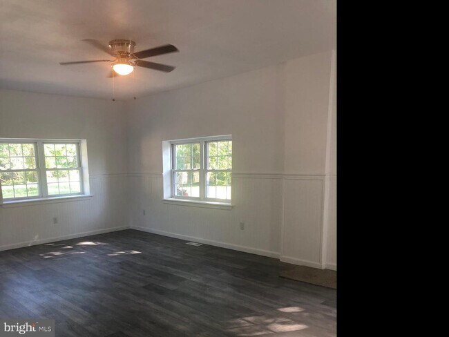 Building Photo - 61-UNIT W Mill St