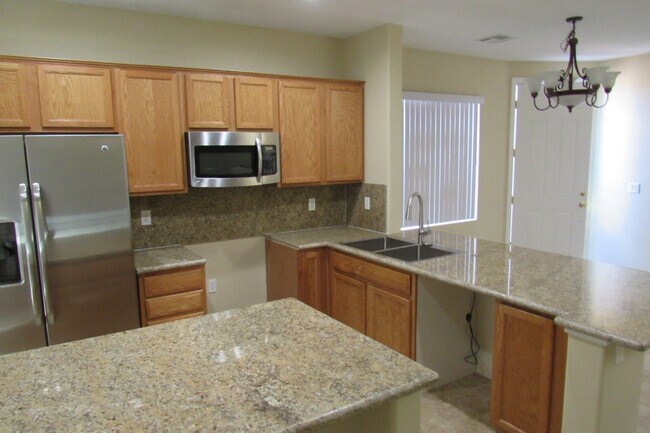 Foto del edificio - COMING SOON-BEAUTIFUL 2 STORY HOME LOCATED IN HENDERSON WITH STRIP AND MOUNTAIN VIEWS!
