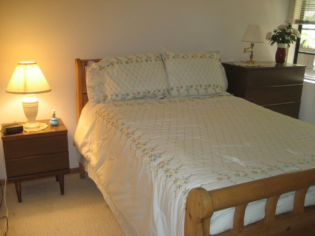 2 nd bedroom - 8860 Villa La Jolla Dr