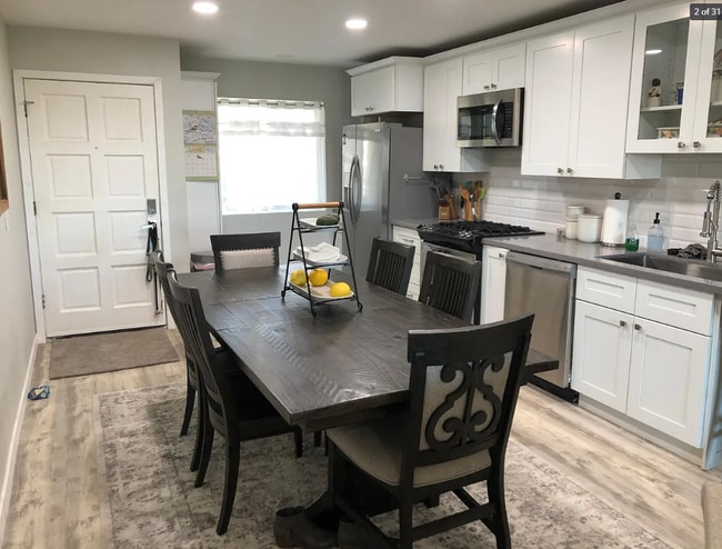 Building Photo - 2080 Hornblend St