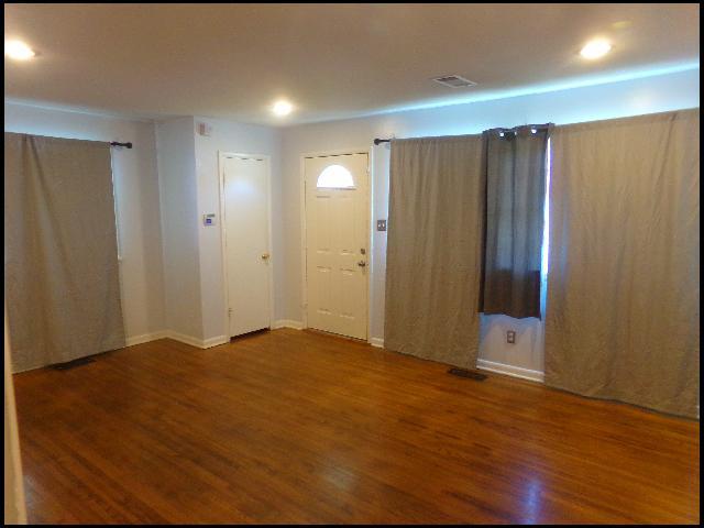 Foto del edificio - 9910 Brooks Ln