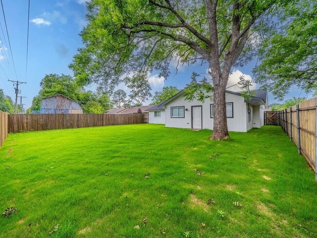 Building Photo - 1813 tombkin Dr