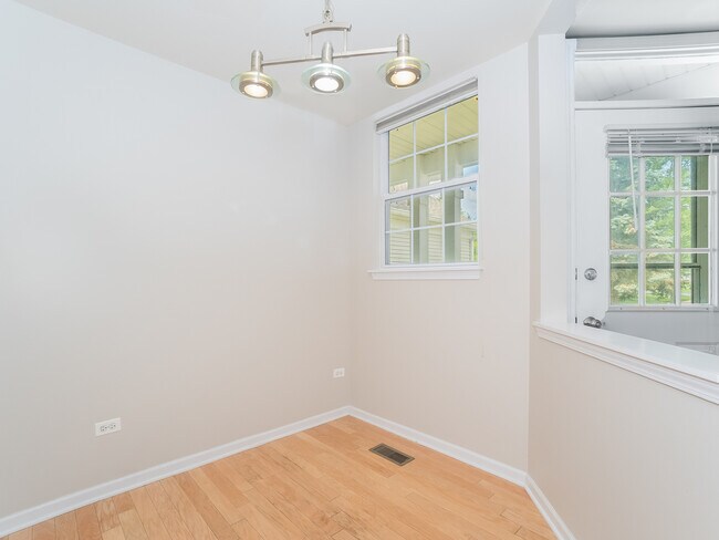 Building Photo - 2906 Rutland Cir