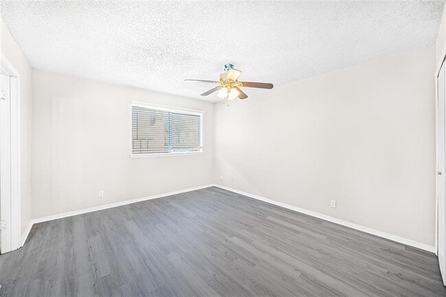 Foto del edificio - 1111 W Rundberg Ln