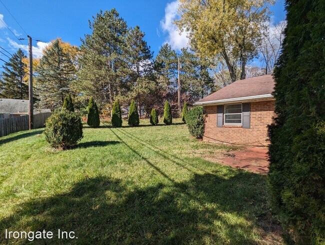 Building Photo - 3 br, 1.5 bath House - 3043 Regent St.