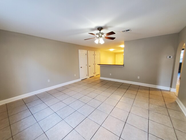 Foto del edificio - 3509 Golden Dr