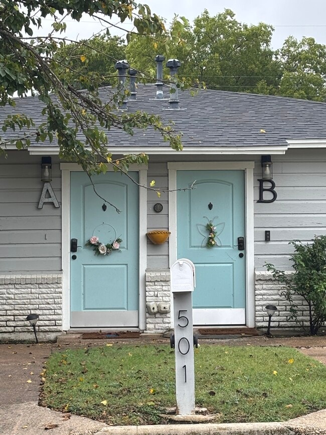 Building Photo - 501 W Lincoln Ave