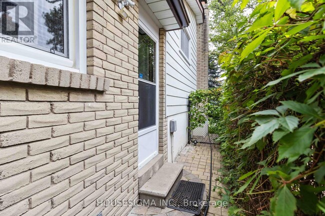 Building Photo - 2526 Thorn Lodge Dr