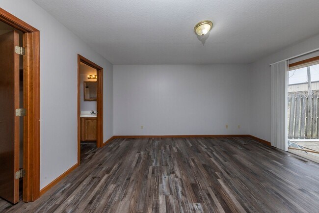 Foto del edificio - 3 bedroom 2.5 bath in Washburn Rural Schoo...