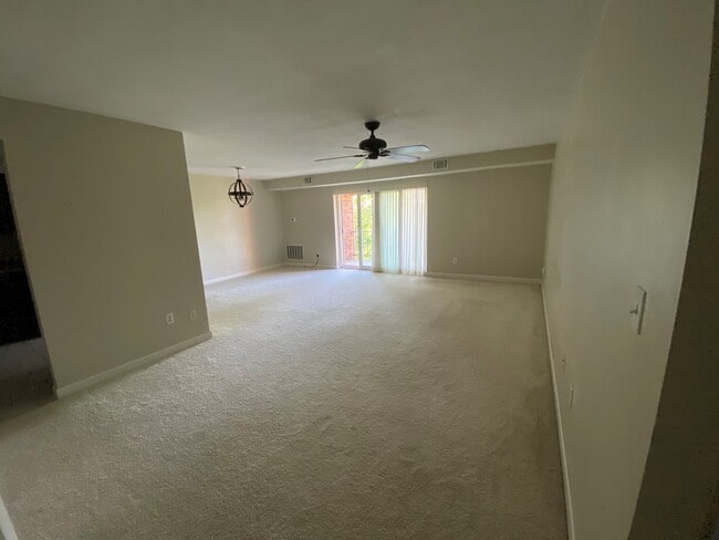 Building Photo - 611 Calais Dr