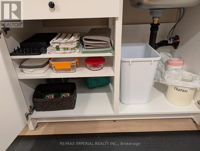 Building Photo - 249 Thornway Ave