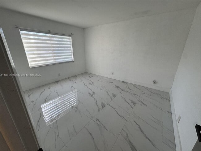 Building Photo - 158 Lakeview Dr
