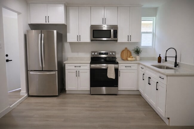 Building Photo - 5602 Circlegate Dr