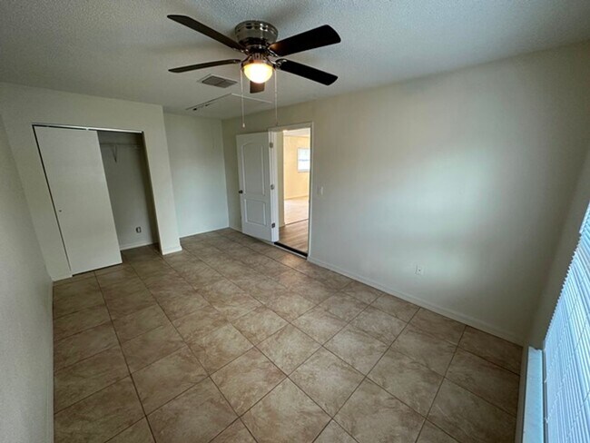 Building Photo - Recently Updated - 4/2 in Orlando - Excell...