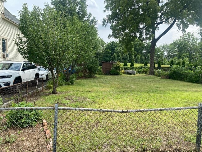 Lovely Side Yard! - 8-08 Lake St