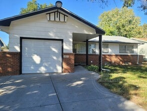 Building Photo - 1402 W Lotus St