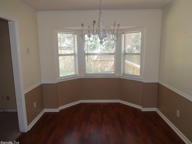 Foto del edificio - 2221 Maple Ridge Rd