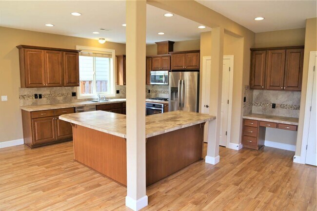 Foto del edificio - Nice 4bed/2.5 Bath Home, Gas Range
