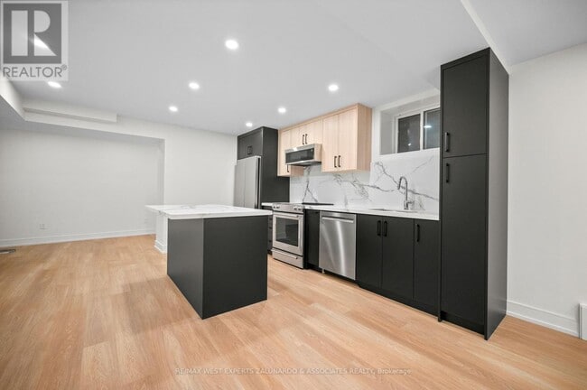 Building Photo - 412 Glenholme Ave