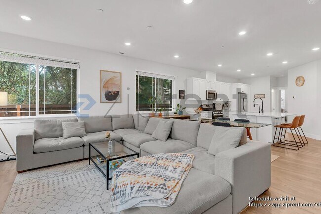 Building Photo - 14134 SW 165th Ave