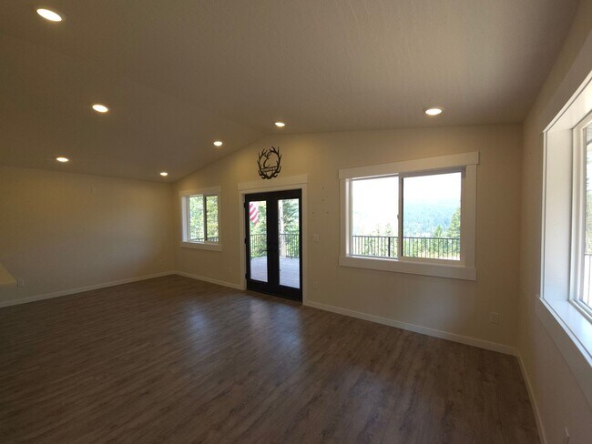 Foto del edificio - 3835 Pine Creek Rd