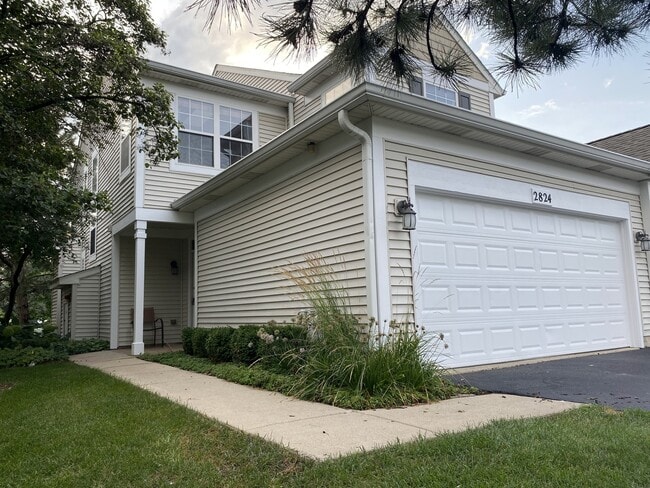 Building Photo - 2824 White Thorn Cir