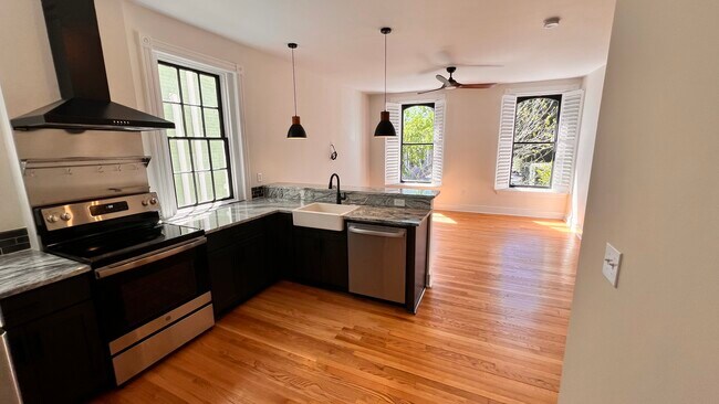 Cocina - 105 E Church St