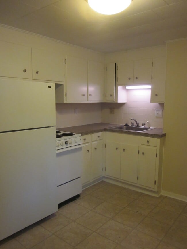 Building Photo - 47 Deering St
