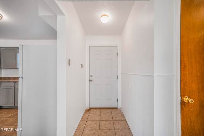 Building Photo - 5520 Edinburg Dr