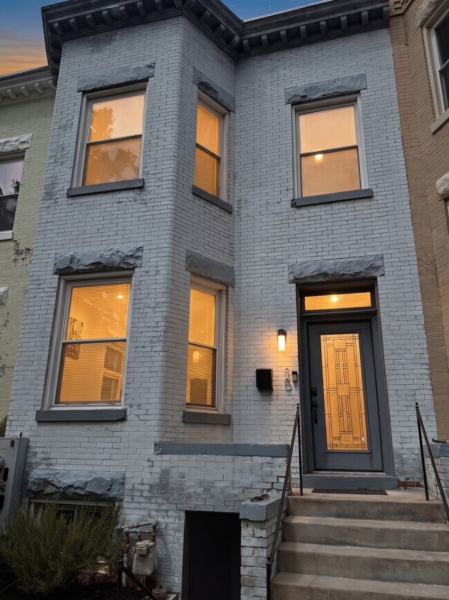 Foto del edificio - 135 Adams St NW