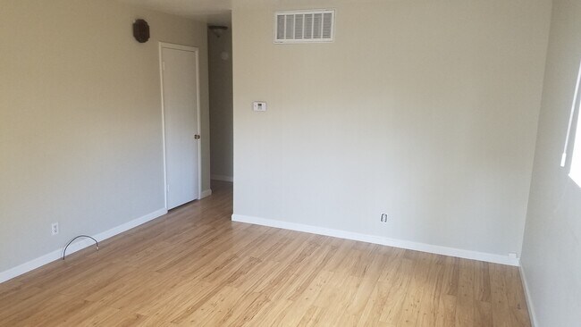 Foto del edificio - Coming soon! 2 bedroom duplex in North East Reno!