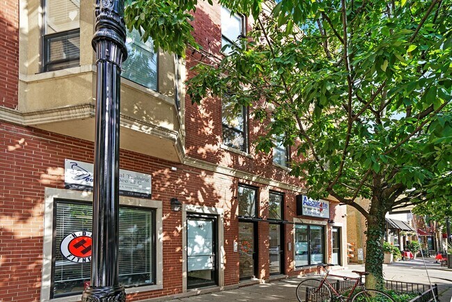 Foto del edificio - 2409 S Oakley Ave