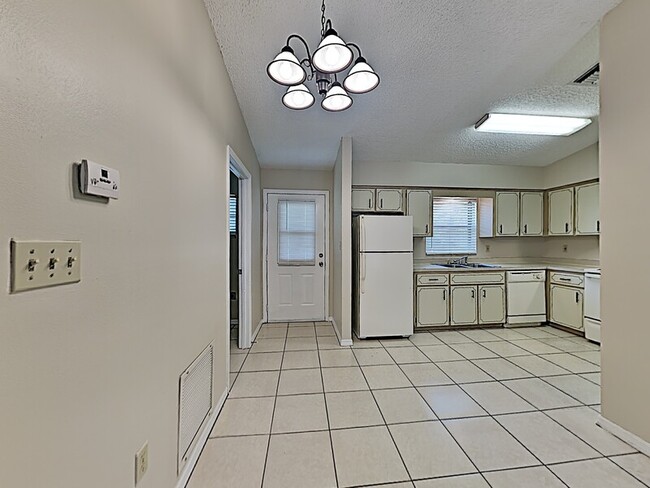 Building Photo - 32717 Blossom Ln