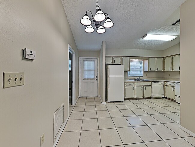 Foto del edificio - 32717 Blossom Ln