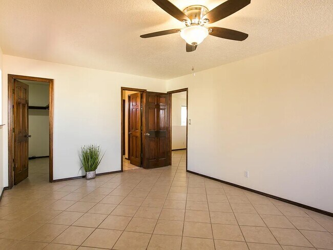 Foto del edificio - 8216 R C Gorman Ave NE