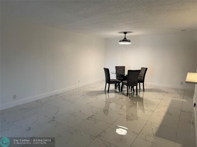 Foto del edificio - 2238 N Cypress Bend Dr