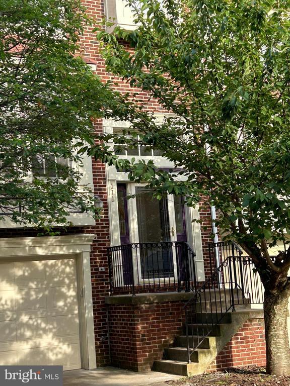 Primary Photo - 111 Maximillian Ct SW