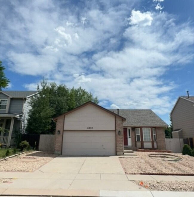 Building Photo - Spacious Antelope Meadows 5BD Home in Nort...