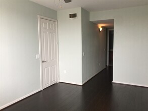 Building Photo - 7575 Kirby Dr