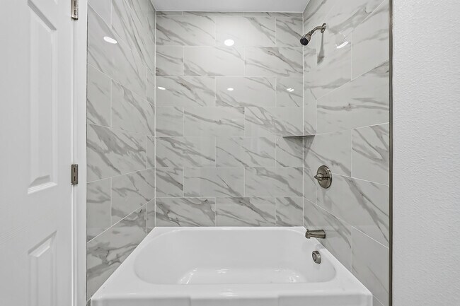 Foto del edificio - 1711 Sichel St
