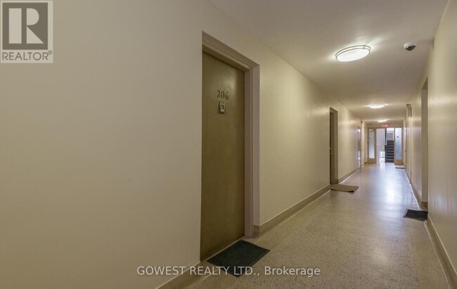 Building Photo - 205 Keele St