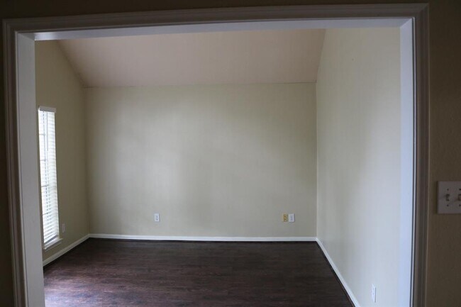 Building Photo - 4803 Meadowglen Dr