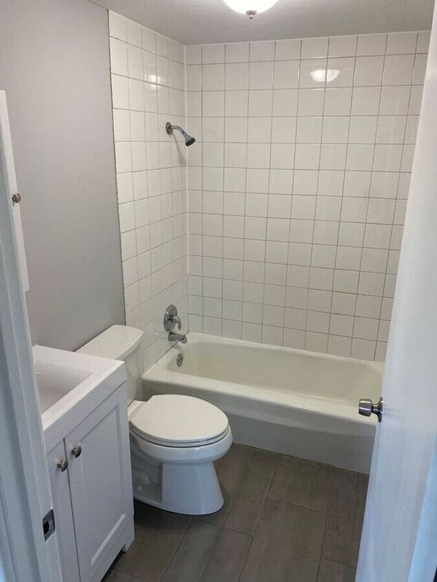 Foto principal - 3710 W 119th St