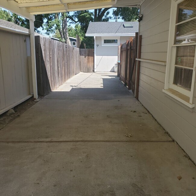 Foto del edificio - Private Poet's Corner 2bd/1ba property-mos...