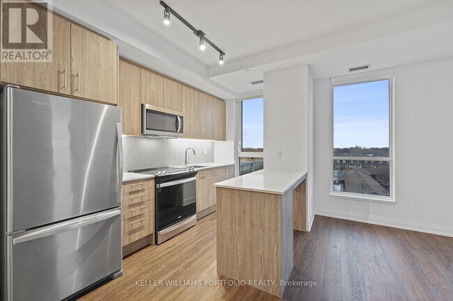 Building Photo - 286 Main St