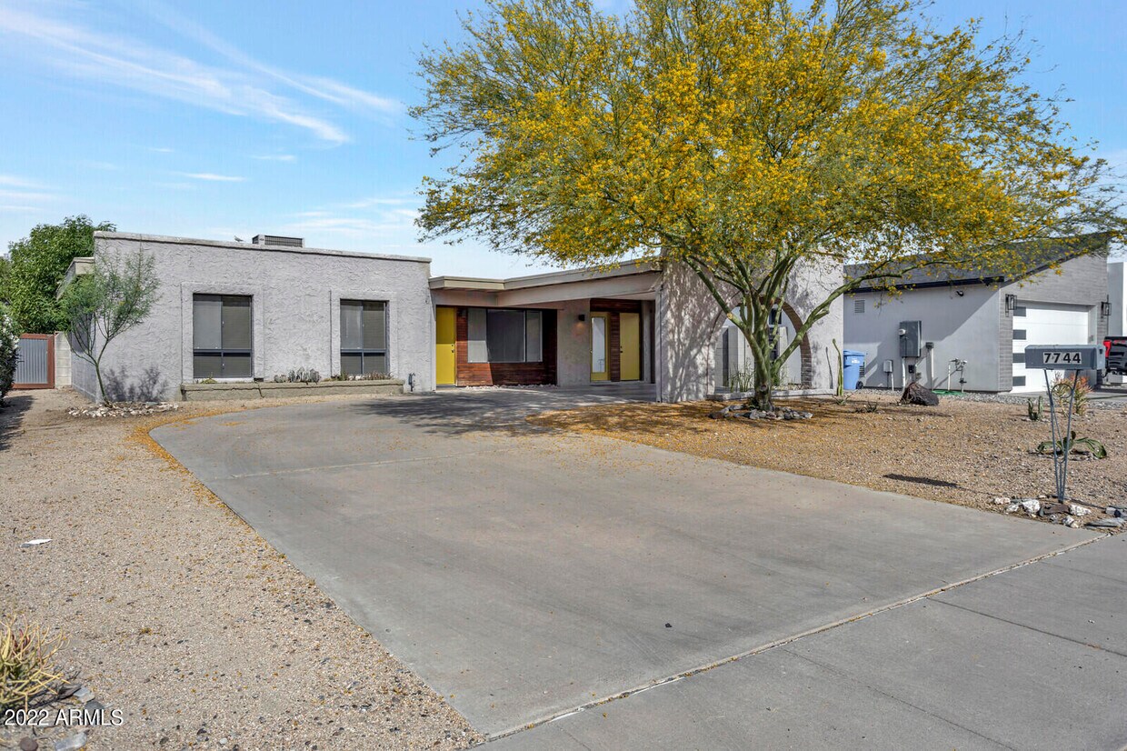 Foto principal - 7744 N 13th Pl