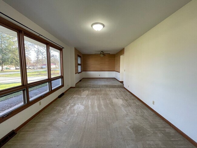 Building Photo - 2607 Woodland Dr