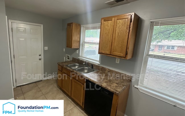 Foto del edificio - 2831 Redwing Rd