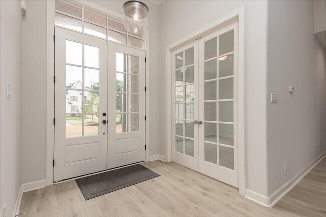 Foto del edificio - 5143 Lawrenceburg Ln