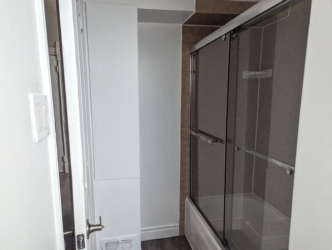 Photo du bâtiment - Cool One-Bedroom By Kitchener GO Station